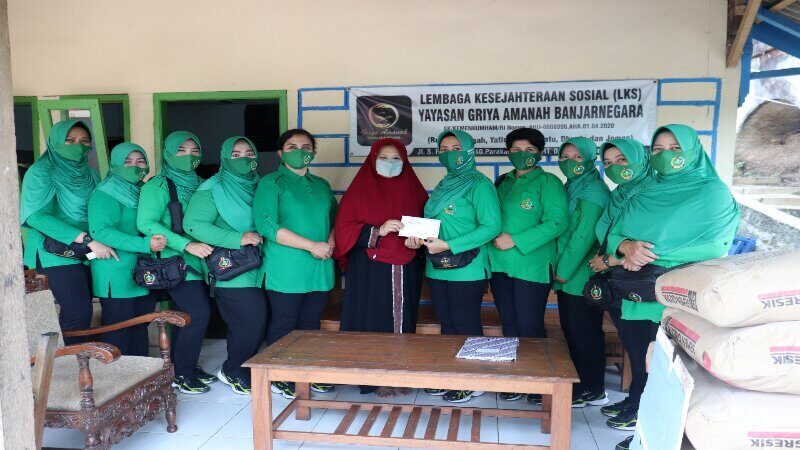 Ketua Persit KCK Cabang XlX Anjangsana Berbagi Dengan Anak Yatim